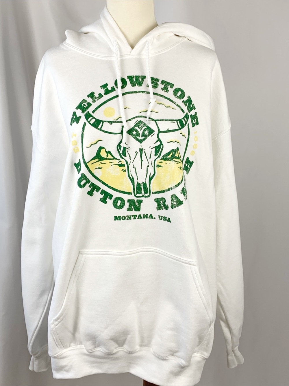 NWOT Yellowstone Dutton Ranch Montana White Hoodie Pullover Size Large